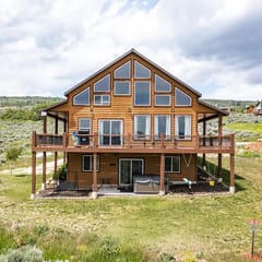 Bearadise Retreat" w/ Ideal Beach Access, Private Hot Tub & Multiple Game Rooms!
