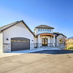 Fish Haven Hideaway" w/ Game Room, Golf Simulator & Kayaks!