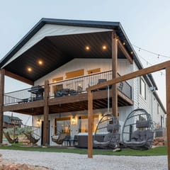 Hook's Hideaway" w/ Ideal Beach Access!