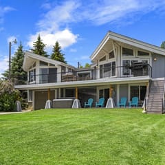 Lakefront Getaway" w/ Direct Beach Access!