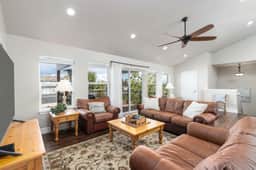 Lakeside Timber Retreat" Bear Lake Downtown Getaway! - Image 3