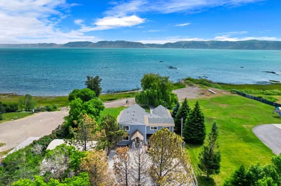 Lakefront Getaway" w/ Direct Beach Access! - Image 2