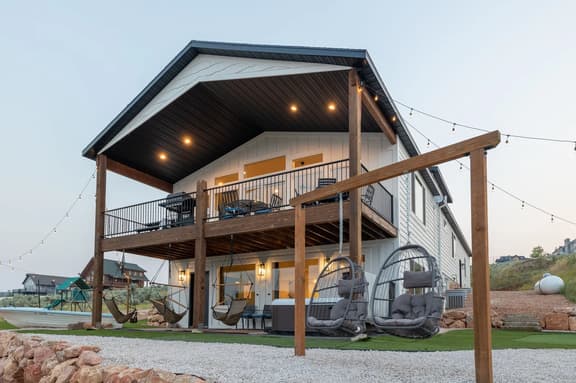 Hook's Hideaway" w/ Ideal Beach Access! - Image 1