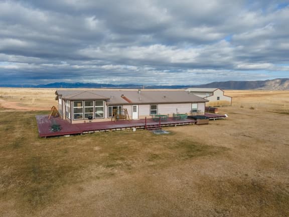 North Shore Farms; Private Beach! Private Hot Tub! Huge Lawn! - Image 1